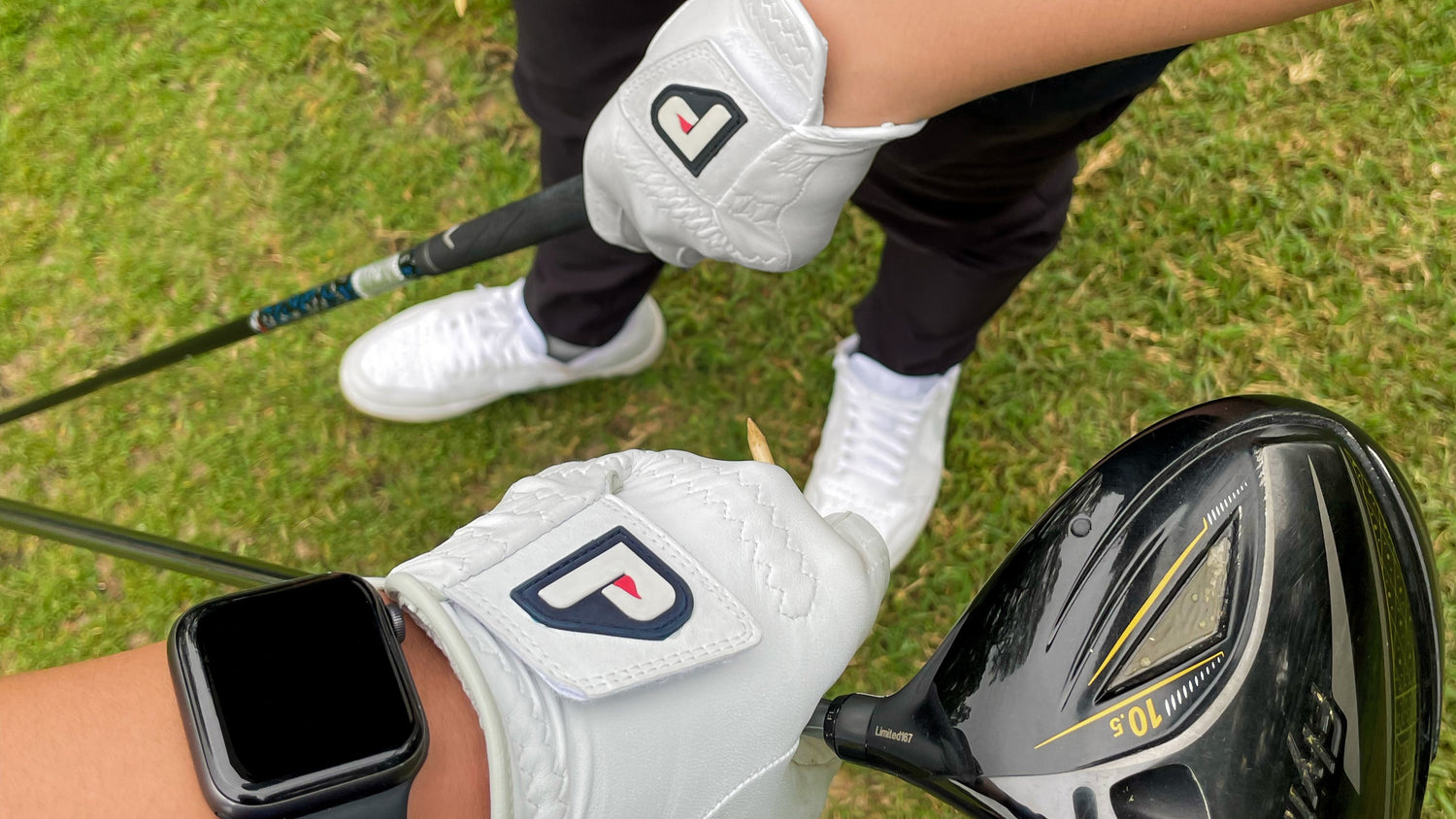 white-golf-gloves-showcase