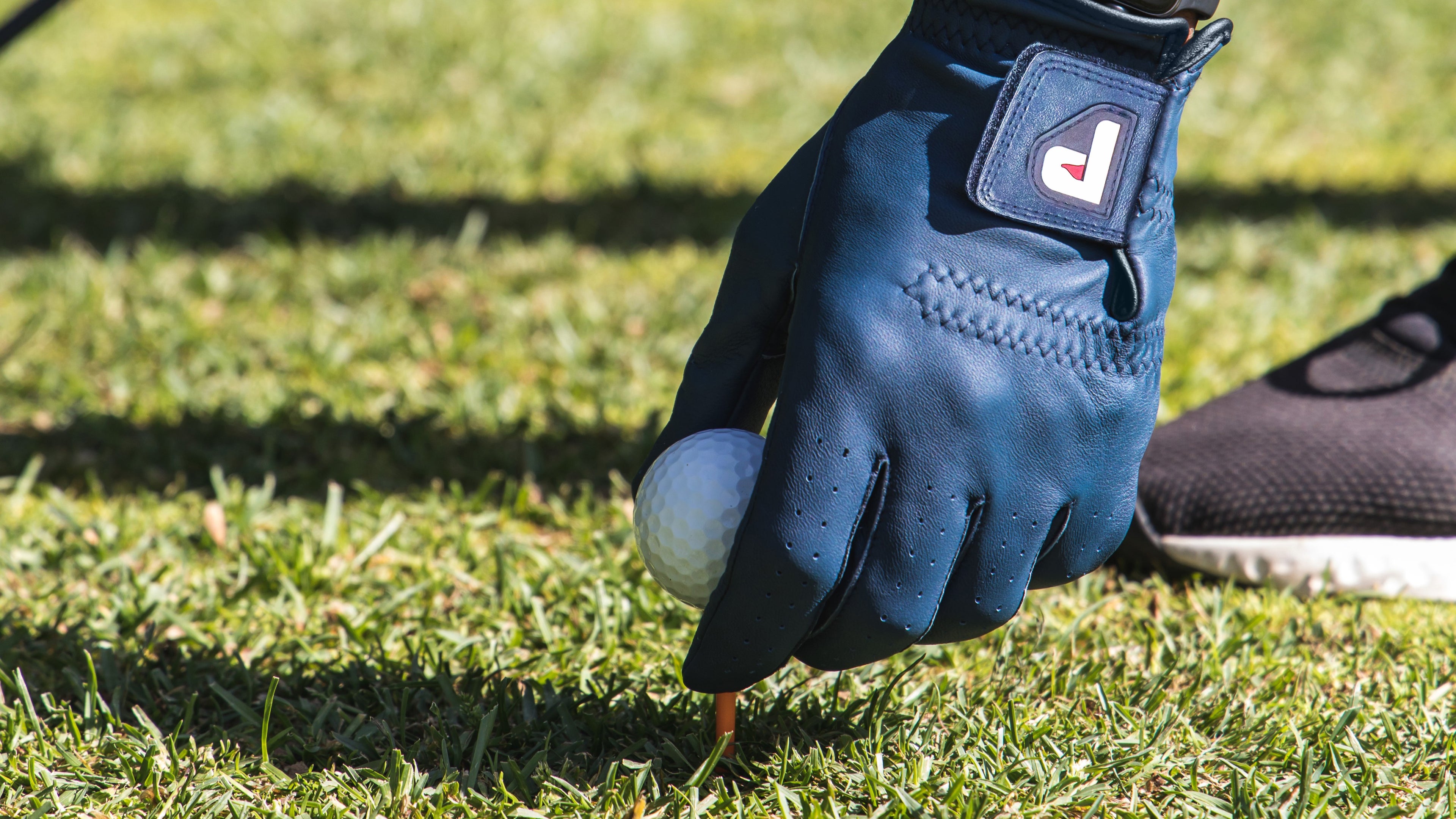 using-pur3golf-gloves